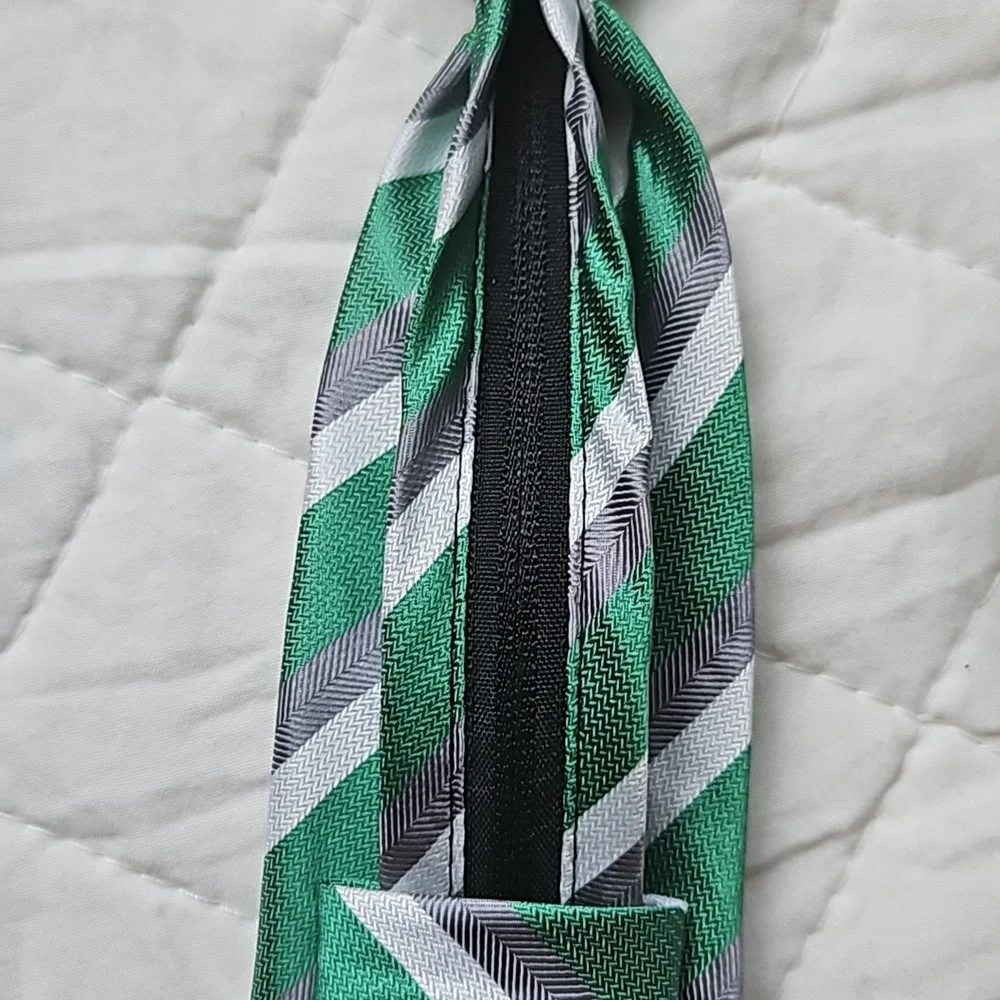 Zip-up boys tie